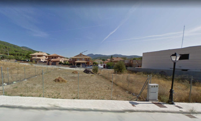 solar en sotillo de la adrada