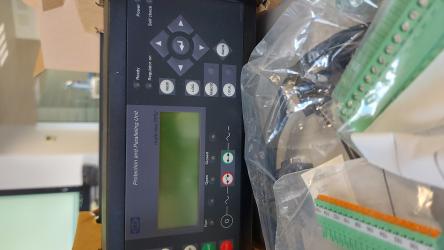 utensilios y herramientas en las palmas