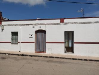 vivienda en aldea del rey
