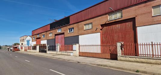 nave industrial en toro