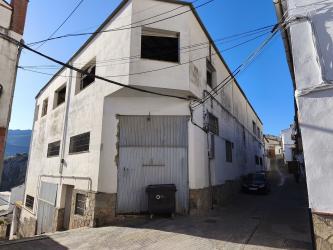 nave industrial en benaojan