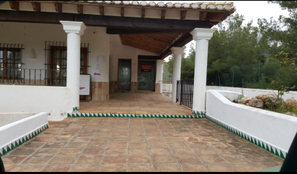 local comercial en pego